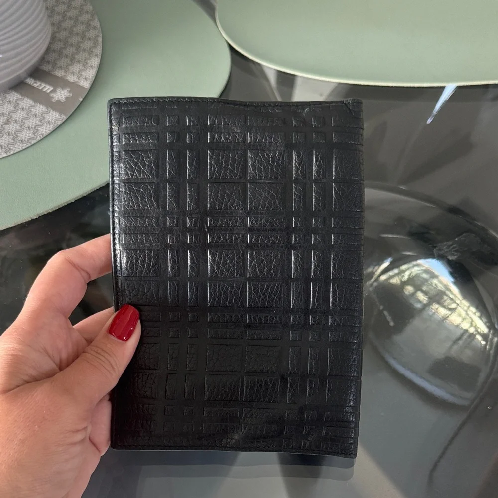 Burberry London Black Leather Passport Holder / Travel Document Wallet - Picture 7 of 7